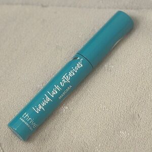 Thrive Causemetics Brynn Liquid Lash Extensions Mascara- rich black, tubing